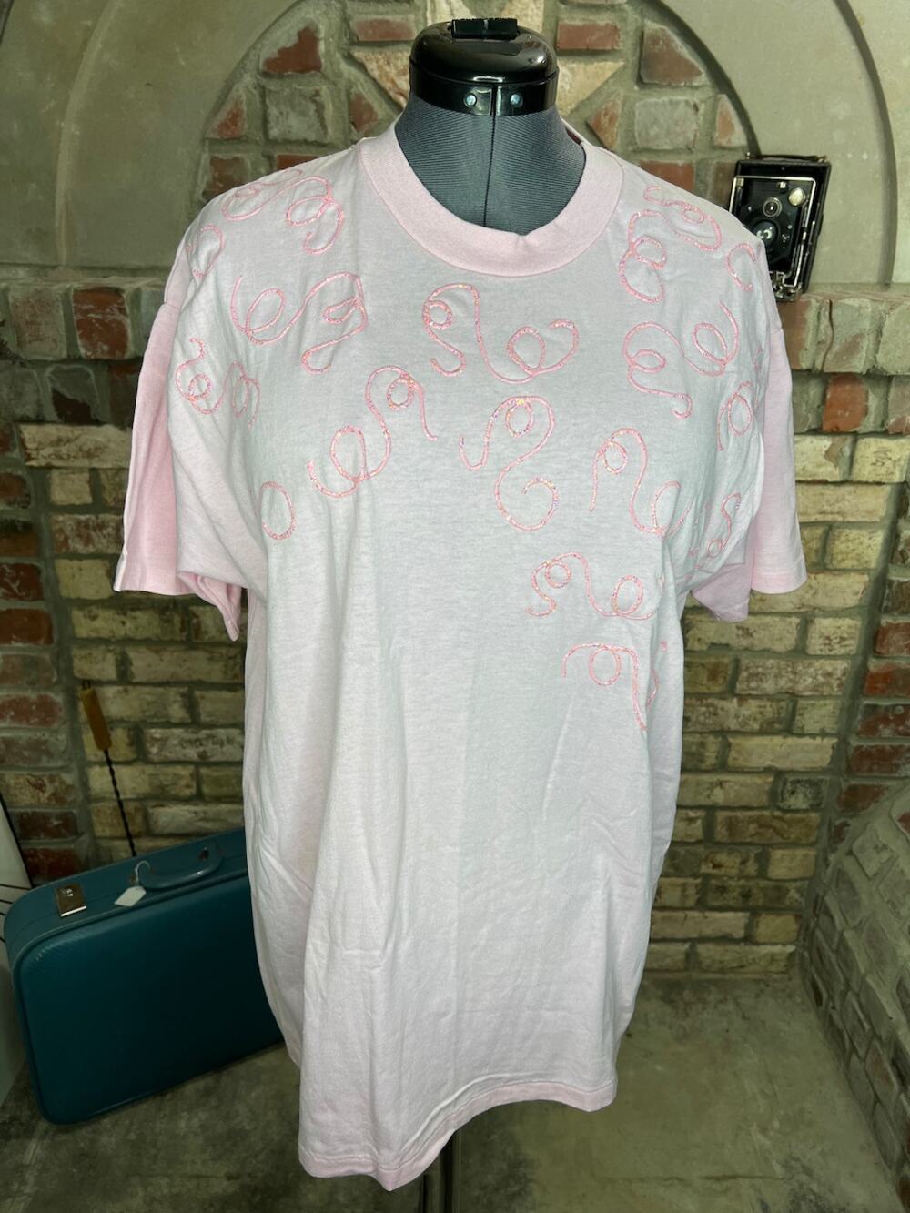 T-shirt vintage 80s with puff paint pink barbiecore